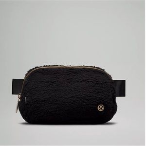 Lululemon Everywhere Belt Bag- Fleece